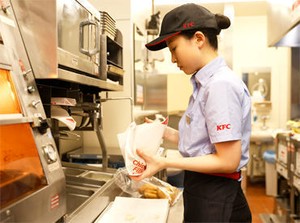 ▼続ける理由はチームワークの良さ!
「KFCでの経験が就活で役に立ったよ」なんて話を先輩から聞くこともあります!