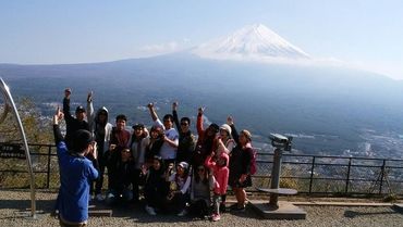 遊覧船、ロープウェイ山頂でのお仕事♪
お仕事内容は簡単！
撮影と写真販売だけ☆