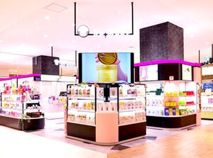 未経験の方でも安心♪ルクア大阪が主催する入店研修あり！あいさつの仕方や館内のルール説明などを行います。